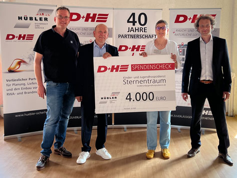 Bild der Spendenübergabe